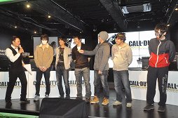 画像ギャラリー No.017のサムネイル画像 / 「コール オブ デューティ アドバンスド・ウォーフェア」発売直前の公開生放送をレポート。豪華ゲスト陣によるエキシビションマッチも