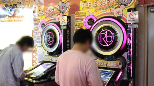 画像ギャラリー No.003のサムネイル画像 / 待望のロケテストがスタートした「REFLEC BEAT groovin’!!」。気になる新要素についてQrispyJoybox氏とDJ TOTTO氏に聞いてみた