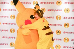 画像ギャラリー No.012のサムネイル画像 / 小林幸子さんが「ポケモンカードゲーム」に登場！ 驚くべきワザの効果とは！？ 「ポケモンカードゲーム20周年カウントダウンイベント」記者会見レポート
