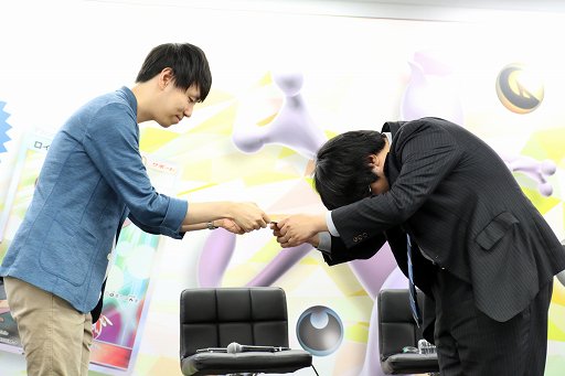 画像ギャラリー No.016のサムネイル画像 / 将棋の糸谷八段がポケモンマスターに! 「ポケモンカードゲーム」新セット「ひかる伝説」先行体験会レポート