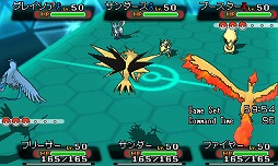 画像ギャラリー No.057のサムネイル画像 / ゲーム内で特別なポケモンがもらえる。ポケモン関連商品に「ポケモン赤・緑/X・Y」の名シーンをシールにした「ポケモンスクラップ」が封入