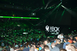 画像ギャラリー No.002のサムネイル画像 / ［E3 2015］「Xbox E3 2015 briefing」詳報（前編）：新章に突入した「Halo」，稲船敬二氏のXbox One独占タイトル，そしてXbox 360互換機能の秘密