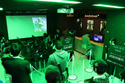 画像ギャラリー No.005のサムネイル画像 / 国内公式大会の開催が告知された「Halo 5: Guardians 前夜祭」レポート。発売日を迎える瞬間をカウントダウンでファンが祝福