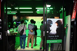 画像ギャラリー No.007のサムネイル画像 / 国内公式大会の開催が告知された「Halo 5: Guardians 前夜祭」レポート。発売日を迎える瞬間をカウントダウンでファンが祝福