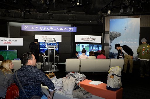 画像ギャラリー No.010のサムネイル画像 / PlayStationのイベント「みんなでできる!ファミリーパーク」をレポート。200インチ画面での試遊や，ヒーローの必殺技体験が楽しめる