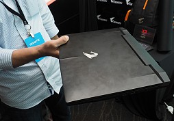 画像ギャラリー No.002のサムネイル画像 / ［COMPUTEX］13.9インチで3K，GTX 870M＆デュアルM.2搭載，そして重量1.87kg。GIGABYTEの新しいゲーマー向けノートPCがなかなか面白い