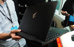 画像ギャラリー No.008のサムネイル画像 / ［COMPUTEX］13.9インチで3K，GTX 870M＆デュアルM.2搭載，そして重量1.87kg。GIGABYTEの新しいゲーマー向けノートPCがなかなか面白い