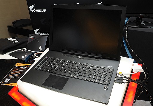 画像ギャラリー No.009のサムネイル画像 / ［COMPUTEX］13.9インチで3K，GTX 870M＆デュアルM.2搭載，そして重量1.87kg。GIGABYTEの新しいゲーマー向けノートPCがなかなか面白い