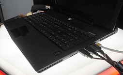 画像ギャラリー No.010のサムネイル画像 / ［COMPUTEX］13.9インチで3K，GTX 870M＆デュアルM.2搭載，そして重量1.87kg。GIGABYTEの新しいゲーマー向けノートPCがなかなか面白い