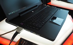画像ギャラリー No.011のサムネイル画像 / ［COMPUTEX］13.9インチで3K，GTX 870M＆デュアルM.2搭載，そして重量1.87kg。GIGABYTEの新しいゲーマー向けノートPCがなかなか面白い