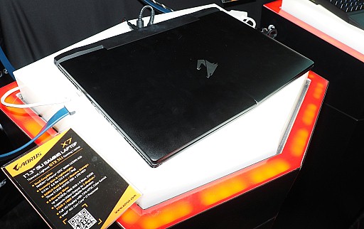 画像ギャラリー No.012のサムネイル画像 / ［COMPUTEX］13.9インチで3K，GTX 870M＆デュアルM.2搭載，そして重量1.87kg。GIGABYTEの新しいゲーマー向けノートPCがなかなか面白い