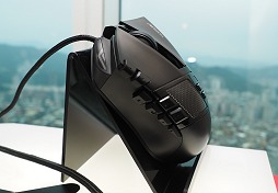 画像ギャラリー No.016のサムネイル画像 / ［COMPUTEX］13.9インチで3K，GTX 870M＆デュアルM.2搭載，そして重量1.87kg。GIGABYTEの新しいゲーマー向けノートPCがなかなか面白い