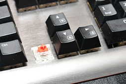 画像ギャラリー No.035のサムネイル画像 / ［COMPUTEX］画期的なアイデア製品，それとも本末転倒？ GIGABYTEの「グラフィックスカード搭載済み外付けグラフィックスボックス」