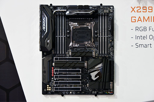 画像ギャラリー No.003のサムネイル画像 / ［COMPUTEX］未発表チップセット「X299」搭載のマザーボードをGIGABYTEブースで発見