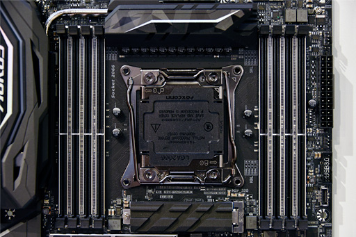 画像ギャラリー No.004のサムネイル画像 / ［COMPUTEX］未発表チップセット「X299」搭載のマザーボードをGIGABYTEブースで発見