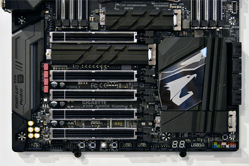 画像ギャラリー No.005のサムネイル画像 / ［COMPUTEX］未発表チップセット「X299」搭載のマザーボードをGIGABYTEブースで発見