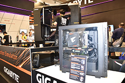 画像ギャラリー No.011のサムネイル画像 / ［COMPUTEX］上下左右にぐるんぐるん動くVRゲーム筐体をGIGABYTEブースで体験してきた