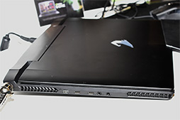 画像ギャラリー No.019のサムネイル画像 / ［COMPUTEX］上下左右にぐるんぐるん動くVRゲーム筐体をGIGABYTEブースで体験してきた