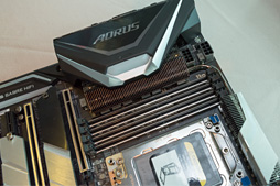 画像ギャラリー No.004のサムネイル画像 / ［COMPUTEX］GIGABYTE，“さらにCPUコアの増えるThreadripper 2”対応を謳う新世代X399マザー