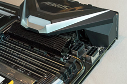 画像ギャラリー No.005のサムネイル画像 / ［COMPUTEX］GIGABYTE，“さらにCPUコアの増えるThreadripper 2”対応を謳う新世代X399マザー