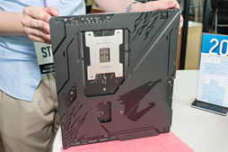 画像ギャラリー No.007のサムネイル画像 / ［COMPUTEX］GIGABYTE，“さらにCPUコアの増えるThreadripper 2”対応を謳う新世代X399マザー