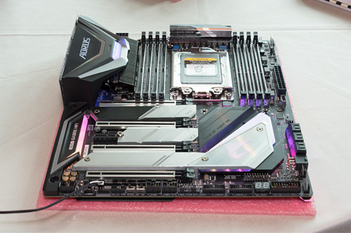 画像ギャラリー No.009のサムネイル画像 / ［COMPUTEX］GIGABYTE，“さらにCPUコアの増えるThreadripper 2”対応を謳う新世代X399マザー