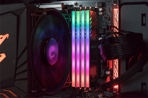 画像ギャラリー No.003のサムネイル画像 / ［COMPUTEX］GIGABYTEがゲーマー向けメモリモジュール市場に参入。まさかの“光るダミー”付き