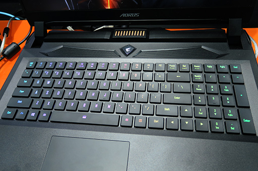 画像ギャラリー No.004のサムネイル画像 / ［TGS 2019］オムロン製メカニカルキースイッチ採用のゲームノートPC「AORUS 17」をGIGABYTEが参考出展