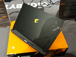 画像ギャラリー No.001のサムネイル画像 / RTX 40シリーズ搭載のGIGABYTE製ゲーマー向けノートPCが国内初披露。15インチ級の上位モデルなど今後発売予定の製品も登場