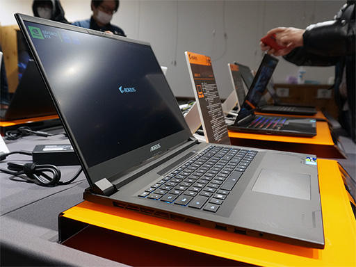 画像ギャラリー No.005のサムネイル画像 / RTX 40シリーズ搭載のGIGABYTE製ゲーマー向けノートPCが国内初披露。15インチ級の上位モデルなど今後発売予定の製品も登場