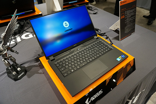 画像ギャラリー No.007のサムネイル画像 / RTX 40シリーズ搭載のGIGABYTE製ゲーマー向けノートPCが国内初披露。15インチ級の上位モデルなど今後発売予定の製品も登場