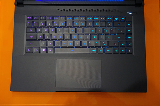 画像ギャラリー No.015のサムネイル画像 / RTX 40シリーズ搭載のGIGABYTE製ゲーマー向けノートPCが国内初披露。15インチ級の上位モデルなど今後発売予定の製品も登場