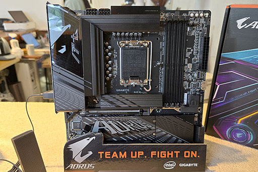 画像ギャラリー No.013のサムネイル画像 / Intel Z890搭載マザーボードがGIGABYTEからも登場。AIベースの簡単オーバークロック機能が見どころだ