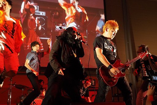画像ギャラリー No.027のサムネイル画像 / maimai収録楽曲のアーティストが熱唱! 6時間のライブで燃えあがった「maimai LIVE 2014 洗濯祭〜」をレポート