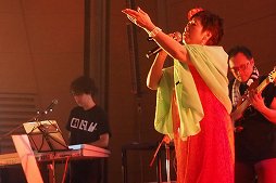 画像ギャラリー No.041のサムネイル画像 / maimai収録楽曲のアーティストが熱唱! 6時間のライブで燃えあがった「maimai LIVE 2014 洗濯祭〜」をレポート