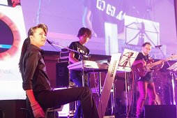画像ギャラリー No.042のサムネイル画像 / maimai収録楽曲のアーティストが熱唱! 6時間のライブで燃えあがった「maimai LIVE 2014 洗濯祭〜」をレポート