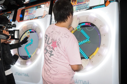 画像ギャラリー No.022のサムネイル画像 / ［JAEPO2015］まったりムードのセガ「maimai」＆「CHUNITHM」ステージ。1日をかけて明らかになった新情報を時系列を追ってレポート
