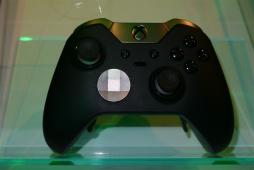 画像ギャラリー No.036のサムネイル画像 / 「Xbox One Elite」の日本発売や「Rise of the Tomb Raider」の実機プレイ披露など，見どころ満載の「Xbox One 大感謝祭 2015」発表会レポート