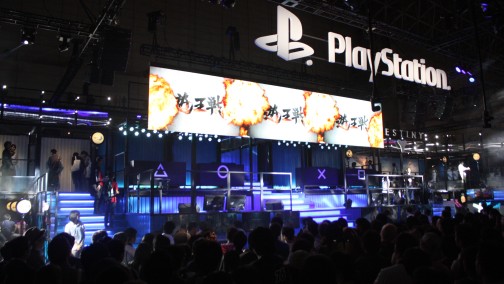 画像ギャラリー No.001のサムネイル画像 / ［TGS 2014］クリア率3％の高難度ミッションにプロデューサーの山際氏が挑んだ「Bloodborne」遊王戦ステージレポート