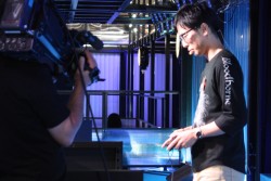 画像ギャラリー No.005のサムネイル画像 / ［TGS 2014］クリア率3％の高難度ミッションにプロデューサーの山際氏が挑んだ「Bloodborne」遊王戦ステージレポート