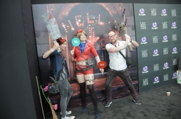 画像ギャラリー No.003のサムネイル画像 / ［E3 2017］異彩を放っていた「LET IT DIE」ブースをレポート。アンクル・デスと新 英幸氏が“やっちゃる！”と盛りあげたTwitch生配信の模様も