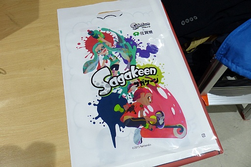 画像ギャラリー No.011のサムネイル画像 / 「Splatoon」と佐賀県のコラボショップ「Sagakeen イカすロビー」の内覧会をレポート。“回転するイカのクリスマスツリー”がお出迎え