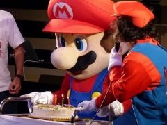 マリオの誕生日に開催された「スーパマリオ30祭」をレポート。生みの親である宮本 茂氏，手塚卓志氏，近藤浩治氏がゲストともに30周年を祝福