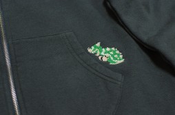 画像ギャラリー No.004のサムネイル画像 / 「KOG COLLECTION」にマリオとクッパの戦いをモチーフにしたジップパーカー