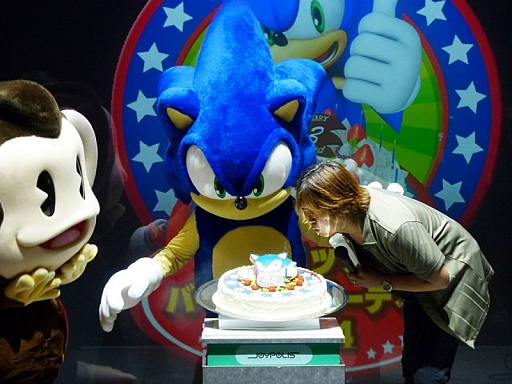 画像ギャラリー No.010のサムネイル画像 / 「ソニック バースデーパーティー2014」が東京ジョイポリスで開催。最新作「ソニックトゥーン」の話題も飛び出したイベントの模様をレポート