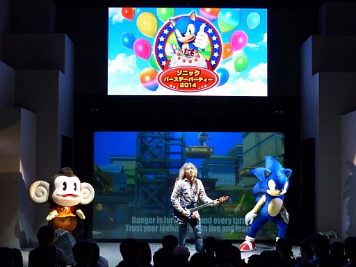 画像ギャラリー No.011のサムネイル画像 / 「ソニック バースデーパーティー2014」が東京ジョイポリスで開催。最新作「ソニックトゥーン」の話題も飛び出したイベントの模様をレポート
