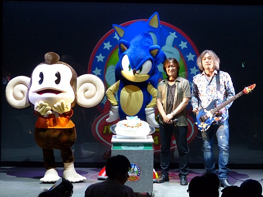 画像ギャラリー No.030のサムネイル画像 / 「ソニック バースデーパーティー2014」が東京ジョイポリスで開催。最新作「ソニックトゥーン」の話題も飛び出したイベントの模様をレポート