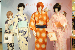 画像ギャラリー No.003のサムネイル画像 / 「明治東亰恋伽」と老舗百貨店が“和”のコラボ。伊勢丹新宿店で開催された「和の事はじめ×めいたん呉服店」のレポートをお届け