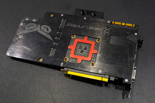 画像ギャラリー No.004のサムネイル画像 / ［COMPUTEX］HBM時代に向けてASUSが動く。「大型GPUパッケージとGPUクーラーの固定強化板」をSTRIXの新作に搭載