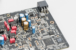 画像ギャラリー No.017のサムネイル画像 / 【PR】STRIXブランドから登場したサウンドカード3モデルを試す。最上位モデル「STRIX RAID DLX」の出力品質は競合を圧倒
